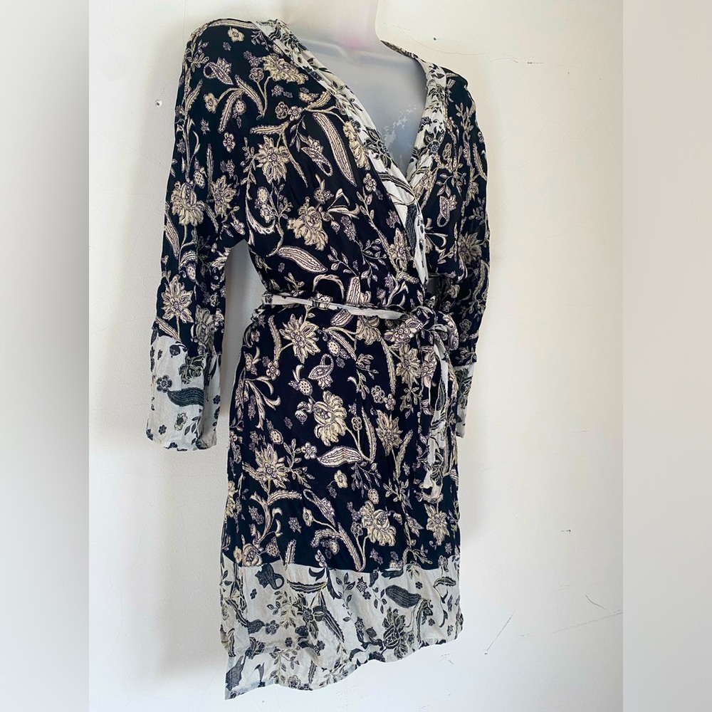Vintage & So GLAM- Check Out Gorgeously Patterned & Embroidered Robe - Picture 10 of 12